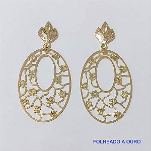 BRINCO FOLHEADO A OURO - BANHADO COM 5 MILÉSIMOS + VERNIZ DIAMOND - BRINCO BASE DESENHADA COMPRIDO 27MM - OURO110