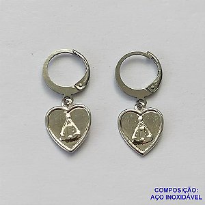 BRINCO EM AÇO INOXIDÁVEL -  (CX65) BRINCO TRANQUETA (ARGOLINHA DE PRESSÃO) EM AÇO INOXIDÁVEL PINGENTE CORAÇÃO COM NOSSA SRA APARECIDA 12MM - AÇO1221