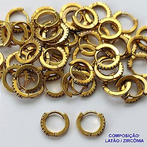 BRINCO NO BRUTO PRONTO PARA O BANHO(CX53) - (BX00101 C001 TAM 10) BRINCO DE ARGOLA CRAVEJADO EM MICROS ZIRCÔNIAS AZUIS 11MM - COMPOSIÇÃO: LATÃO / ZIRCÔNIA - PESO TOTAL 1,1GR - BRU13342