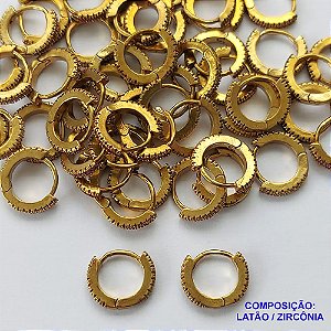 BRINCO NO BRUTO PRONTO PARA O BANHO(CX55) - (BX00183 C503 TAM 11) BRINCO DE ARGOLA CRAVEJADO EM MICROS ZIRCÔNIAS CRISTAIS E ROSAS 12MM - COMPOSIÇÃO: LATÃO / ZIRCÔNIA - PESO TOTAL 1,2GR - BRU13346