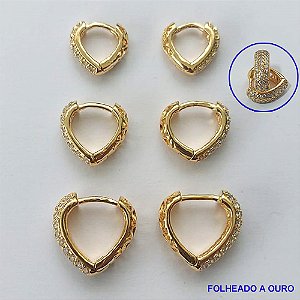 BRINCO FOLHEADO A OURO - BANHADO COM 5 MILÉSIMOS + VERNIZ DIAMOND - (BRT075D) BRINCO DE TRIO ARGOLA CORAÇÃO CRAVEJADO EM MICROS ZIRCÔNIAS 7/9/12MM - OURO175