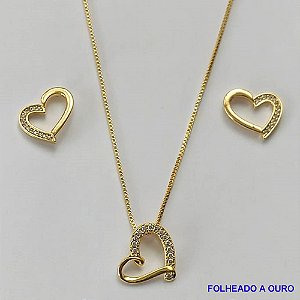 CONJUNTO FOLHEADO A OURO - BANHADO COM 5 MILÉSIMOS + VERNIZ DIAMOND - (CJAC77) CONJUNTO COM CORRENTE VENEZIANA 45CM E PINGENTES CORAÇÃO VAZADOS CRAVEJADOS EM MICROS ZIRCÔNIAS 13MM - FECHO REDONDO - OURO176