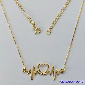 GARGANTILHA FOLHEADA A OURO - BANHADO COM 5 MILÉSIMOS + VERNIZ DIAMOND - (GARG13) GARGANTILHA COM CORRENTE VENEZIANA 45CM COM EXTENSOR E PINGENTE CORAÇÃO COM BATIMENTO CARDÍACO 16X40MM - FECHO REDONDO - OURO178