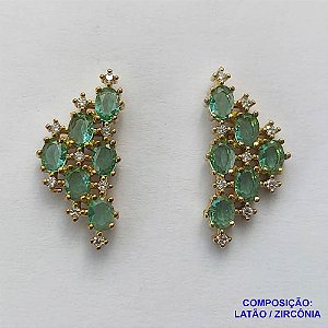 BRINCO NO BRUTO PRONTO PARA O BANHO(CX77) - (BX001257 C037) BRINCO DE PINO CRAVEJADO EM MICROS ZIRCÔNIAS CRISTAIS E ZIRCÔNIAS VERDES 10X22MM - COMPOSIÇÃO: 100% LATÃO - PESO TOTAL 2,8GR - BRU13366