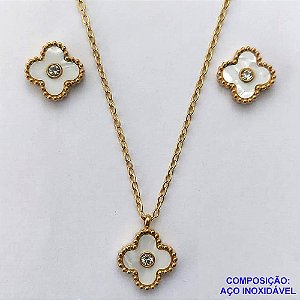CONJUNTO EM AÇO INOXIDÁVEL(CX55) - CONJUNTO EM AÇO INOXIDÁVEL DOURADO COM PINGENTES TIPO VAN CLEEF MADRE PÉROLA 13MM - TAMANHO: 45CM + EXTENSOR - FECHO LAGOSTA - COMPOSIÇÃO: AÇO INOXIDÁVEL - GARANTIA 06 MESES - AÇO1264