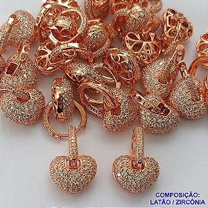 BRINCO NO BRUTO PRONTO PARA O BANHO(CX55)- BRINCO COM BASE E CORAÇÃO CRAVEJADOS EM MICROS ZIRCÔNIAS 17MM - COMPOSIÇÃO: LATÃO / ZIRCÔNIA - PESO TOTAL 4,2GR - BRU13371