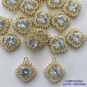 PINGENTE NO BRUTO PRONTO PARA O BANHO(CX57) - PINGENTE CRAVEJADO EM MICROS ZIRCÔNIAS 16MM - COMPOSIÇÃO: LATÃO / ZIRCÔNIA - PESO TOTAL 1,8GR - BRU13379