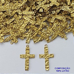 ACESSÓRIO NO BRUTO PRONTO PARA O BANHO(CX58) - (V800) PINGENTE MARTELADO CRUCIFIXO 13X23MM - COMPOSIÇÃO: 100% LATÃO - PESO TOTAL 0,4GR - BRU0002619