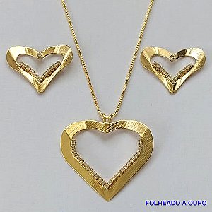 CONJUNTO FOLHEADO A OURO - BANHADO COM 5 MILÉSIMOS + VERNIZ DIAMOND - (CJA739) CONJUNTO COM CORRENTE VENEZIANA 45CM E PINGENTES CORAÇÃO VAZADO CRAVEJADO EM MICROS ZIRCÔNIAS 33X34MM - FECHO REDONDO - OURO190