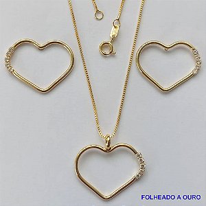 CONJUNTO FOLHEADO A OURO - BANHADO COM 5 MILÉSIMOS + VERNIZ DIAMOND - (CJB679) CONJUNTO COM CORRENTE VENEZIANA 45CM E PINGENTES CORAÇÕES VAZADOS COM ZIRCÔNIAS 21X25MM - FECHO REDONDO - OURO196