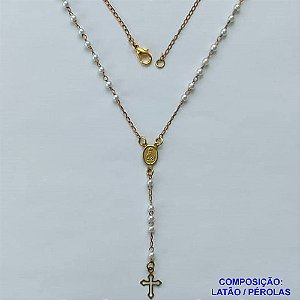 GARGANTILHA NO BRUTO PRONTO PARA O BANHO(CX68) - (GB279) TERÇO COM CORRENTE EM PÉROLAS 2MM COM PINGENTE NOSSA SRA APARECIDA E CRUCIFIXO VAZADO - COMPOSIÇÃO: LATÃO / PÉROLAS - PESO TOTAL 2,5GR - BRU13452