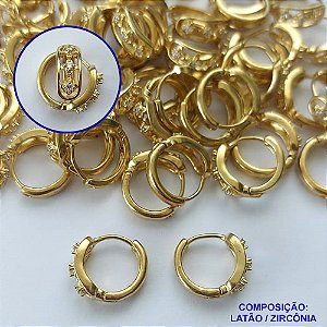 BRINCO NO BRUTO PRONTO PARA O BANHO(CX71) - BRINCO ARGOLA COM DETALHES VAZADOS E CRAVEJADO EM MICROS ZIRCÔNIAS 5X14MM - PESO TOTAL 1,6GR - BRU13473
