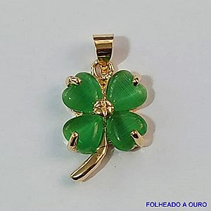 PINGENTE FOLHEADO A OURO - BANHADO COM 5 MILÉSIMOS + VERNIZ DIAMOND - PINGENTE TREVO QUATRO FOLHAS COM PEDRAS EM ZIRCÔNIAS VERDES 12X18MM - OURO215