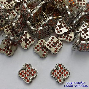 BRINCO NO BRUTO PRONTO PARA O BANHO(CX80) - (MAD) BRINCO DE PINO TIPO VAN CLEEF COM ZIRCÔNIAS VERMELHAS 12MM - COMPOSIÇÃO: LATÃO / ZIRCÔNIA - PESO TOTAL 2,3GR - BRU13476