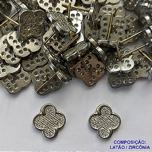 BRINCO NO BRUTO PRONTO PARA O BANHO(CX80)- (MAD) BRINCO DE PINO TIPO VAN CLEEF COM ZIRCÔNIAS CRISTAIS 12MM - COMPOSIÇÃO: LATÃO / ZIRCÔNIA - PESO TOTAL 2,3GR - BRU13478