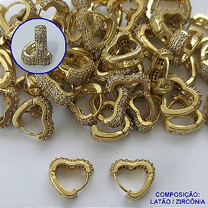BRINCO NO BRUTO PRONTO PARA O BANHO(CX72) - BRINCO ARGOLA  CORAÇÃO CRAVEJADO COM 3 FILEIRAS DE MICROS ZIRCÔNIAS 5X14MM - PESO TOTAL 4,3GR - BRU13485