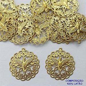 ACESSÓRIO NO BRUTO PRONTO PARA O BANHO(CX115)- (3.2860A1) PINGENTE VAZADO ESPÍRITO SANTO 26MM - COMPOSIÇÃO: 100% LATÃO - PESO TOTAL 0,6GR - BRU0002737