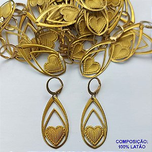 BRINCO NO BRUTO PRONTO PARA O BANHO - (3.2468) BRINCO ARGOLINHA DE PRESSÃO (TRANQUETA) ESTILO GOTA VAZADA COM CORAÇÃO 18X34MM - COMPOSIÇÃO: 100% LATÃO - PESO TOTAL 2,8GR - BRU13489