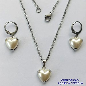 CONJUNTO EM AÇO INOXIDÁVEL - (AÇO03) CONJUNTO COM CORRENTE 50CM E BRINCOS ARGOLINHA DE PRESSÃO (TRANQUETA) COM PINGENTES CORAÇÕES EM PÉROLA 12MM - FECHO LAGOSTA - COMPOSIÇÃO: AÇO INOXIDÁVEL / RESINA - AÇO1356