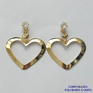 BRINCO FOLHEADO A OURO (BR18210) - BANHADO COM 5 MILÉSIMOS + VERNIZ DIAMOND - BRINCO DE PINO COM ZIRCÔNIA E CORAÇÃO VAZADO 28MM - OURO224