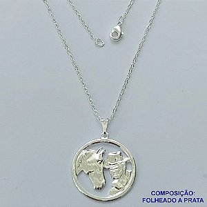 GARGANTILHA FOLHEADA A PRATA COM 50 MILÉSIMOS + VERNIZ DIAMOND - GARGANTILHA CORRENTE CADEADO 45CM PINGENTE CAVALO 24MM E FECHO LAGOSTA PRA080