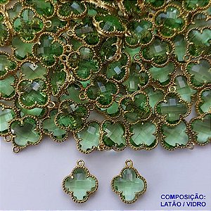 ACESSÓRIO NO BRUTO PRONTO PARA O BANHO - PINGENTE TIPO VAN CLEEF VERDE COM UMA ARGOLINHA - COMPOSIÇÃO: LATÃO / VIDRO - TAMANHO 10MM -  (VENDIDO POR UNIDADE) PESO TOTAL 0,5GR - BRU0002903