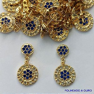 BRINCO FOLHEADO A OURO - BANHADO COM 5 MILÉSIMOS + VERNIZ DIAMOND -  BRINCO DE PINO COM BASE E PINGENTE CRAVEJADOS COM MICROS ZIRCÔNIAS CRISTAIS E AZUIS 14X29MM - OURO232