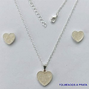 CONJUNTO FOLHEADO A PRATA COM 50 MILÉSIMOS + VERNIZ DIAMOND - CONJUNTO COM PINGENTES E BRINCOS CORAÇÃO MADRE PÉROLA - PRA089