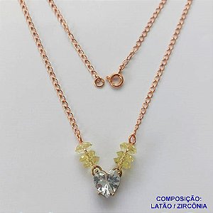 GARGANTILHA NO BRUTO PRONTO PARA BANHO(CX98)- GARGANTILHA COM PINGENTE EM ZIRCÔNIA CORAÇÃO CRISTAL 10MM COM BASE EM ALTA FUSÃO E MIÇANGAS AMARELAS - TAMANHO: 45CM - PESO: 3,1GR -  BRU13727