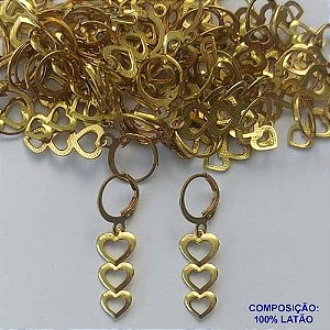 BRINCO NO BRUTO PRONTO PARA O BANHO(CX103) - (4086) BRINCO ARGOLINHA DE PRESSÃO (TRANQUETA) COM TRÊS CORAÇÕES - PESO 1,6GR - BRU13775