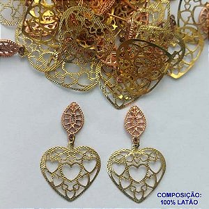 BRINCO NO BRUTO PRONTO PARA O BANHO(CX110) - BRINCO DE PINO COM CORAÇÃO DETALHES VAZADOS 21X22MM - PESO TOTAL 1,8GR - BRU13778