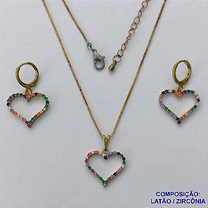 CONJUNTO NO BRUTO PRONTO PARA O BANHO (CX103)- CORRENTE VENEZIANA 45CM + EXTENSOR - BRINCOS ARGOLINHAS DE PRESSÃO (TRANQUETA) PINGENTES CORAÇÃO VAZADO CRAVEJADO EM MICROS ZIRCÔNIAS COLORIDAS 17MM - PESO TOTAL 5.4GR - BRU13814