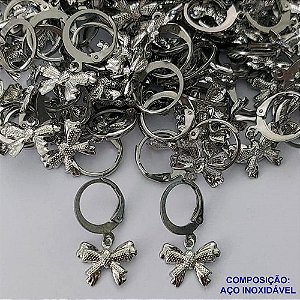 BRINCO EM AÇO INOXIDÁVEL(E1328)(CX99) - BRINCO ARGOLA DE PRESSÃO COM PINGENTE LAÇO 12MM - COMPOSIÇÃO: AÇO INOXIDÁVEL - AÇO1601