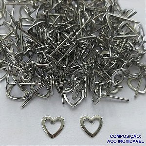 BRINCO EM AÇO INOXIDÁVEL(CX99) - BRINCO DE PINO CORAÇÃO VAZADO 6MM - COMPOSIÇÃO: AÇO INOXIDÁVEL - AÇO1634