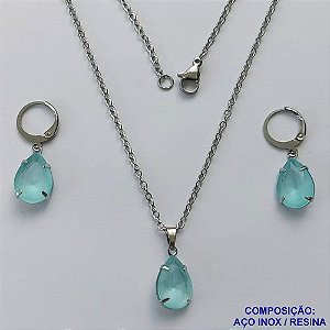 CONJUNTO EM AÇO INOXIDÁVEL - (AÇO03) CONJUNTO COM CORRENTE 50CM E BRINCOS ARGOLAS DE PRESSÃO COM PINGENTES EM RESINAS VERDES CLARAS 10X14MM - COMPOSIÇÃO: AÇO INOXIDÁVEL - AÇO1653