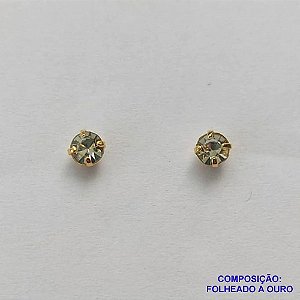 BRINCO FOLHEADO A OURO (BRD5520)- BANHADO COM 5 MILÉSIMOS + VERNIZ DIAMOND -  BRINCO DE PINO STRASS CRISTAL 3MM - OURO255