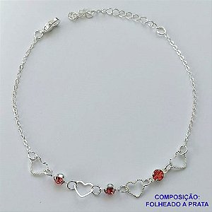 PULSEIRA FOLHEADA A PRATA COM 50 MILÉSIMOS + VERNIZ DIAMOND - PULSEIRA COM CORAÇÕES VAZADOS E STRASS ROSA - TAMANHO: 18CM + EXTENSOR E  FECHO LAGOSTA PRA097