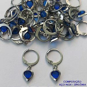 BRINCO EM AÇO INOXIDÁVEL(CX102) - BRINCOS ARGOLAS DE PRESSÃO COM PINGENTE EM ZIRCÔNIA CORAÇÃO AZUL 7X8MM - COMPOSIÇÃO: AÇO INOXIDÁVEL - AÇO1730