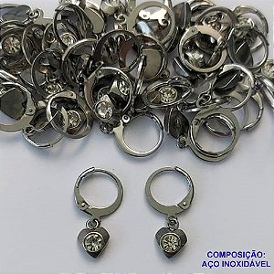 BRINCO EM AÇO INOXIDÁVEL (CX102)- BRINCOS ARGOLAS DE PRESSÃO COM PINGENTE CORAÇÃO COM ZIRCÔNIA 6MM - COMPOSIÇÃO: AÇO INOXIDÁVEL - AÇO1752