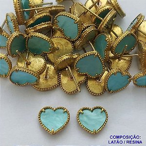 BRINCO NO BRUTO PRONTO PARA O BANHO(CX103) - BRINCO DE PINO TIPO VAN CLEEFF CORAÇÃO VERDE 10MM - PESO: 1,0GR - COMPOSIÇÃO LATÃO E RESINA - BRU14013