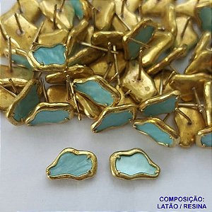 BRINCO NO BRUTO PRONTO PARA O BANHO(CX103) - BRINCO DE PINO TIPO VAN CLEEFF FORMATO NUVEM AZUL CLARO  8MM - PESO: 1,8GR - COMPOSIÇÃO LATÃO E RESINA - BRU14015