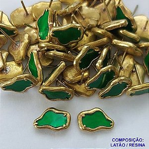 BRINCO NO BRUTO PRONTO PARA O BANHO(CX103) - BRINCO DE PINO TIPO VAN CLEEFF FORMATO NUVEM VERDE  8MM - PESO: 1,8GR - COMPOSIÇÃO LATÃO E RESINA - BRU14016