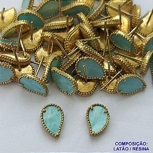 BRINCO NO BRUTO PRONTO PARA O BANHO(CX103) - BRINCO DE PINO TIPO VAN CLEEFF FORMATO GOTA AZUL CLARA  7MM - PESO: 1,5GR - COMPOSIÇÃO LATÃO E RESINA - BRU14020