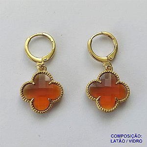 BRINCO NO BRUTO PRONTO PARA O BANHO - BRINCOS ARGOLINHAS DE PRESSÃO (TRANQUETA) COM PINGENTES TIPO VAN CLEEF VIDRO MARROM 15MM - PESO TOTAL 3,8GR - BRU14028