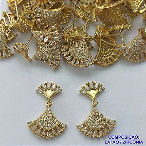 BRINCO NO BRUTO PRONTO PARA O BANHO(CX107)- BRINCO DE PINO COM PINGENTES CRAVEJADOS EM MICROS ZIRCÔNIAS CRISTAIS 14MM - PESO 2,3GR - COMPOSIÇÃO: LATÃO / ZIRCÔNIA - BRU14191