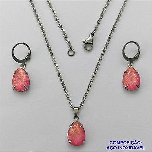 CONJUNTO EM AÇO INOXIDÁVEL - (AÇO3) GARGANTILHA COM CORRENTE 50CM E PINGENTE EM RESINA ROSA COM BRILHOS 3X7 - COMPOSIÇÃO: AÇO INOXIDÁVEL - AÇO1798