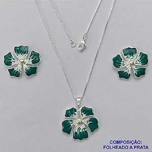 CONJUNTO FOLHEADO A PRATA COM 50 MILÉSIMOS + VERNIZ DIAMOND - CONJUNTO COM CORRENTE VENEZIANA 45CM - BRINCOS DE PINO E PINGENTES EM FLORES ESMALTADAS VERDE COM BRANCO 17X20MM - PRA161