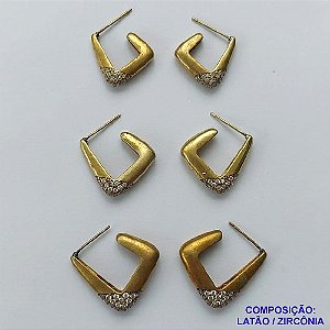 BRINCO NO BRUTO PRONTO PARA O BANHO (CX108) - BRINCO DE TRIO ARGOLA QUADRADA COM MICRO ZIRCÔNIAS - TAMANHOS: 18/16/14MM - PESO TOTAL 14,0GR - BRU14197