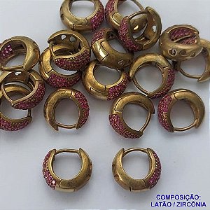 BRINCO NO BRUTO PRONTO PARA O BANHO(CX108) - BRINCO ARGOLA CRAVEJADO EM MICROS ZIRCÔNIAS VERMELHAS 13MM - PESO TOTAL 3,8GR - BRU14205