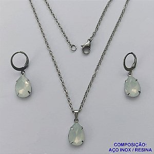 CONJUNTO EM AÇO INOXIDÁVEL - (AÇO03) GARGANTILHA COM CORRENTE 50CM E PINGENTE EM RESINA BRANCA 3X7MM - COMPOSIÇÃO: AÇO INOXIDÁVEL - AÇO1813